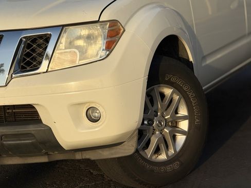 Used 2014 Nissan Frontier SV w/ SV Value Truck Package RWD image 16