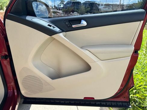 Used 2016 Volkswagen Tiguan SE FWD image 29