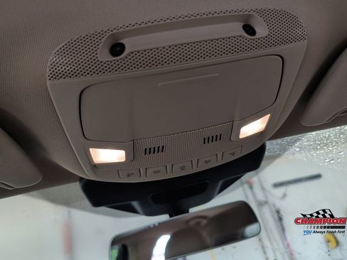 Used 2019 Lincoln Nautilus Select AWD/4WD image 25
