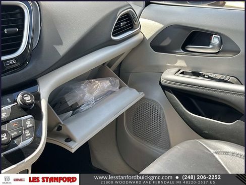 Used 2023 Chrysler Pacifica Touring-L FWD image 34