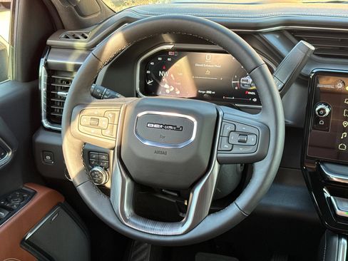 New 2026 GMC Sierra 3500 Denali Ultimate w/ LPO, Black Badging Package image 25