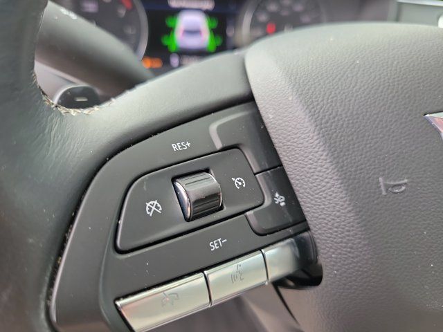Used 2022 Cadillac XT4 Premium Luxury w/ Technology Package FWD image 27