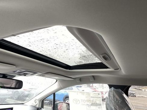 New 2026 Toyota Sienna XLE image 7