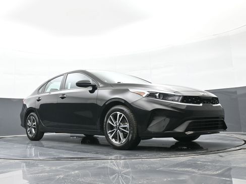 Used 2023 Kia Forte LXS image 37