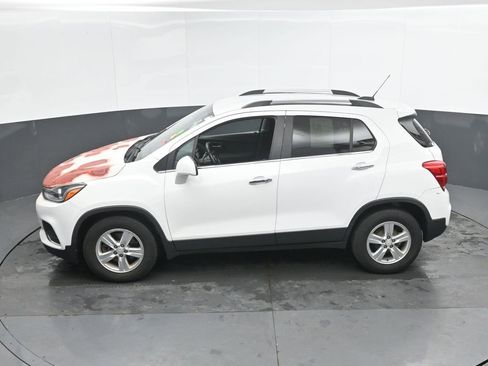 Used 2017 Chevrolet Trax LT w/ LT Convenience Package FWD image 19