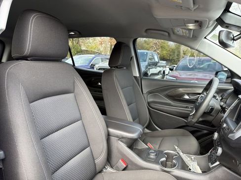 Used 2022 GMC Terrain SLE w/ Elevation Edition image 12