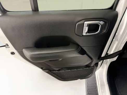 Used 2023 Jeep Wrangler Unlimited Sahara AWD/4WD image 26