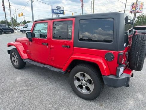 Used 2017 Jeep Wrangler Unlimited Sahara w/ Connectivity Group AWD/4WD image 5
