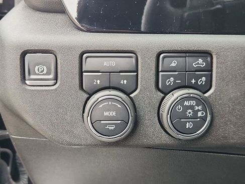 Certified 2024 Chevrolet Silverado 1500 LTZ AWD/4WD image 18