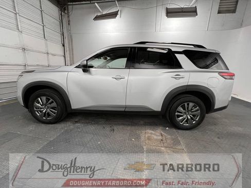 Used 2025 Nissan Pathfinder SV FWD image 6