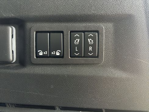 Used 2023 Chevrolet Tahoe High Country AWD/4WD image 13