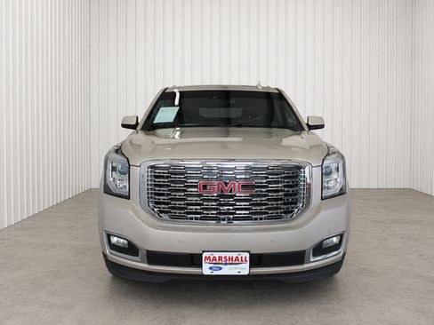 Used 2017 GMC Yukon XL SLT AWD/4WD image 2