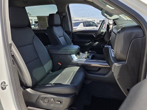Used 2024 Chevrolet Silverado 2500 LTZ w/ LTZ Convenience Package image 22