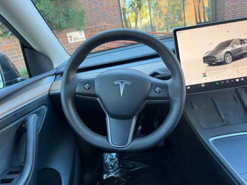 Used 2025 Tesla Model Y Long Range AWD/4WD image 33