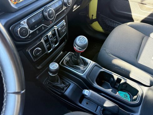 Used 2022 Jeep Wrangler Unlimited Sahara image 13