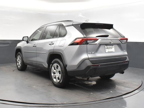 Used 2021 Toyota RAV4 LE image 5