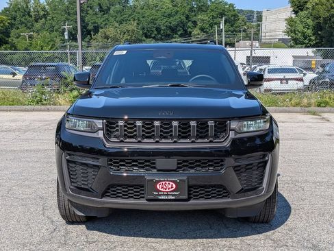 Used 2026 Jeep Grand Cherokee Altitude AWD/4WD image 11