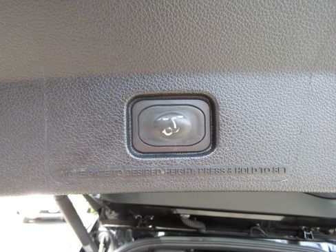 Used 2019 Ford Explorer XLT w/ Equipment Group 202A AWD/4WD image 19
