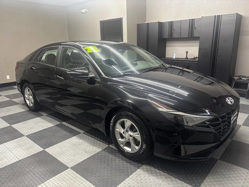 Used 2023 Hyundai Elantra SE FWD image 4