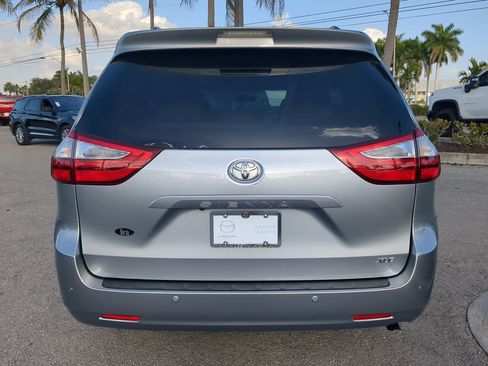 Used 2017 Toyota Sienna Limited image 6