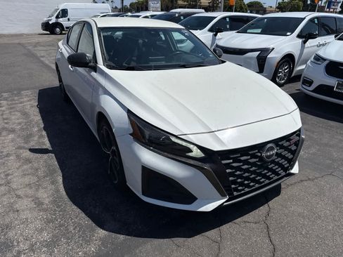 Used 2024 Nissan Altima 2.5 SR FWD image 8