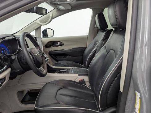 Used 2023 Chrysler Pacifica Limited FWD image 14