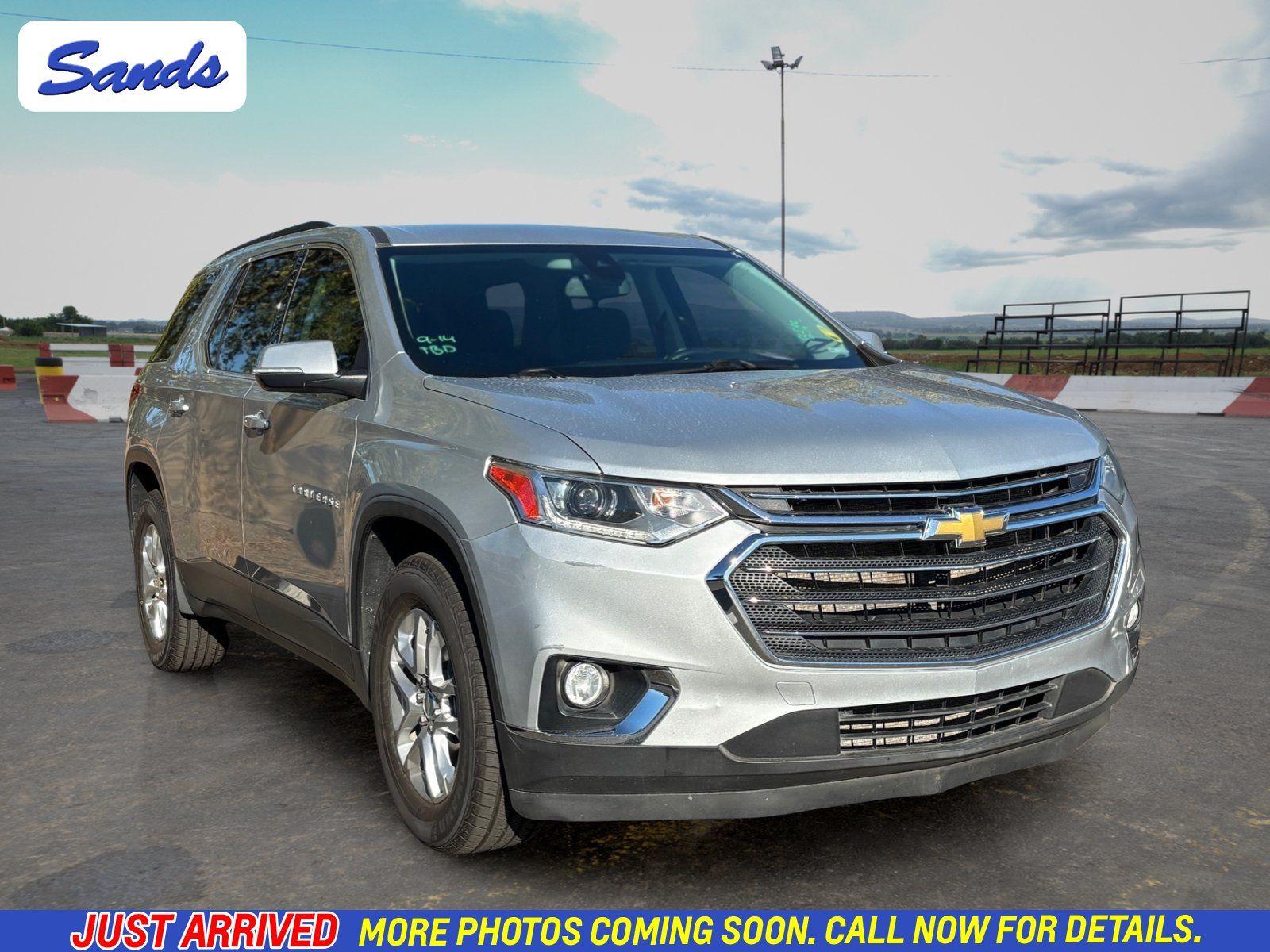 Used 2021 Chevrolet Traverse LT FWD image 1