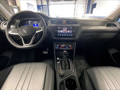 Used 2023 Volkswagen Tiguan SE AWD/4WD image 21