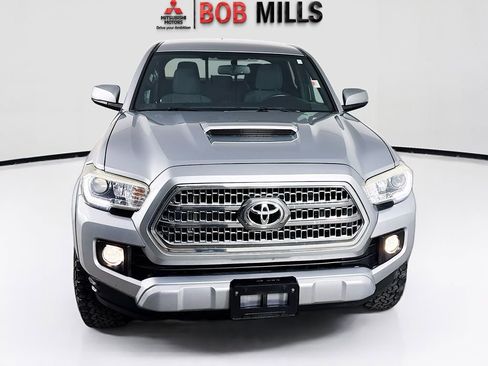 Used 2016 Toyota Tacoma TRD Sport w/ Towing Package image 2