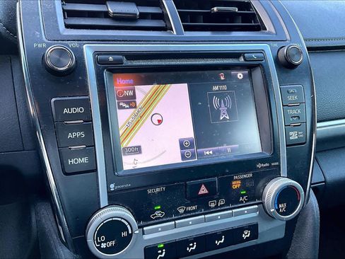 Used 2014 Toyota Camry SE image 30