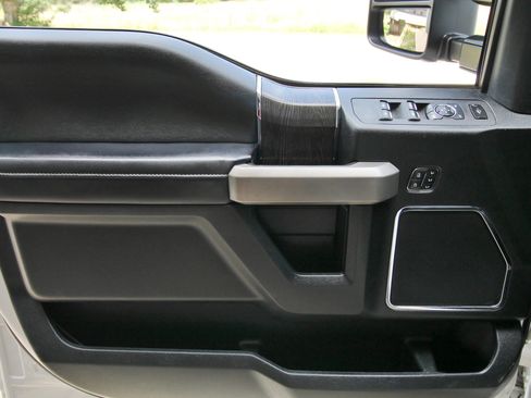 Used 2020 Ford F350 Lariat w/ Lariat Value Package AWD/4WD image 19