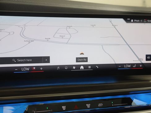 Used 2023 BMW 740i w/ Parking Assistance Package image 9