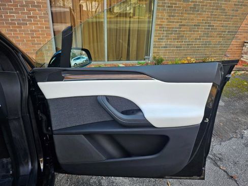 Used 2022 Tesla Model X Plaid image 59