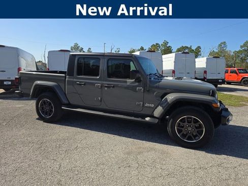 Used 2023 Jeep Gladiator Overland image 2