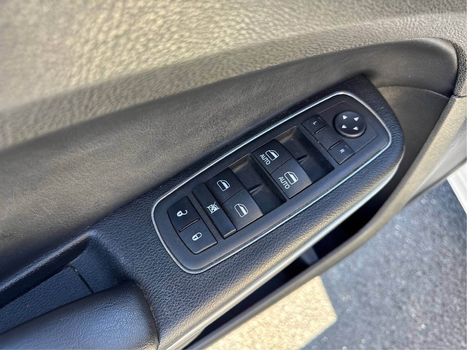 Used 2022 Chrysler 300 S w/ Comfort Group RWD image 33