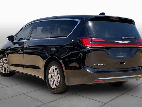 Used 2024 Chrysler Pacifica Touring-L FWD image 13