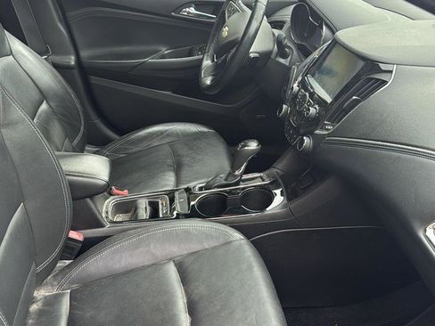 Used 2017 Chevrolet Cruze Premier image 9