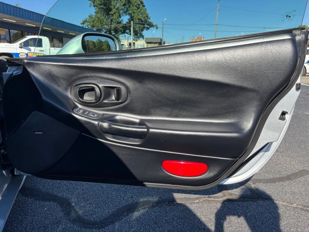 Used 2001 Chevrolet Corvette Coupe w/ Preferred Equipment Group2 RWD image 19