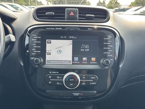 Used 2017 Kia Soul + w/ Audio Package FWD image 10