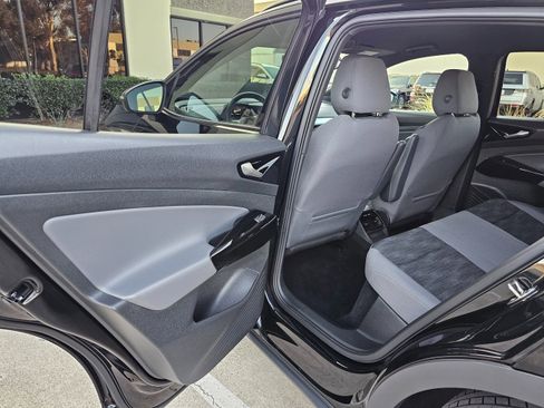 Used 2021 Volkswagen ID.4 Pro w/ ID.4 Protection Package image 18