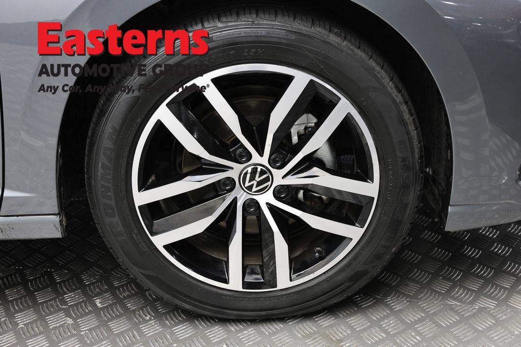 Used 2025 Volkswagen Jetta SE FWD image 30