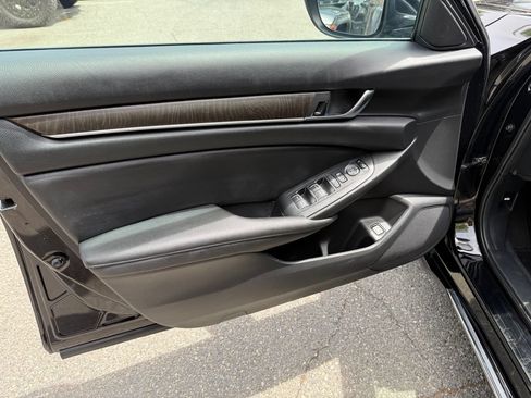 Used 2020 Honda Accord EX image 18