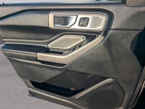 Used 2022 Ford Explorer Limited w/ Limited Technology Package image 26