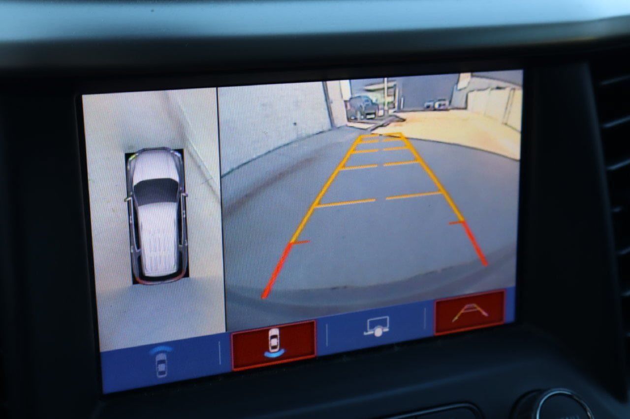 Used 2017 GMC Acadia Denali w/ Technology Package FWD image 9