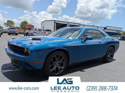 Used 2020 Dodge Challenger SXT w/ Blacktop Package RWD image 7