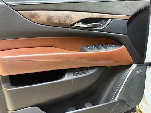 Used 2016 Cadillac Escalade ESV Luxury image 12