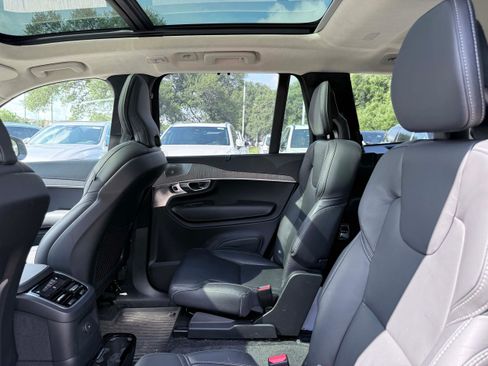 Certified 2025 Volvo XC90 T8 Ultra w/ Lounge Package AWD/4WD image 12