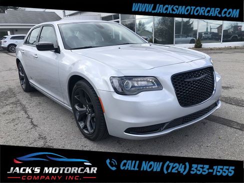 Used 2022 Chrysler 300 Touring w/ Sport Appearance Package image 8