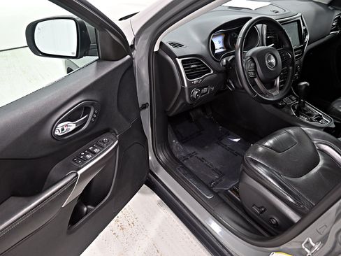 Used 2019 Jeep Cherokee Limited AWD/4WD image 4