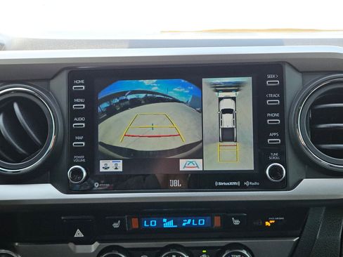 Used 2022 Toyota Tacoma Limited image 18